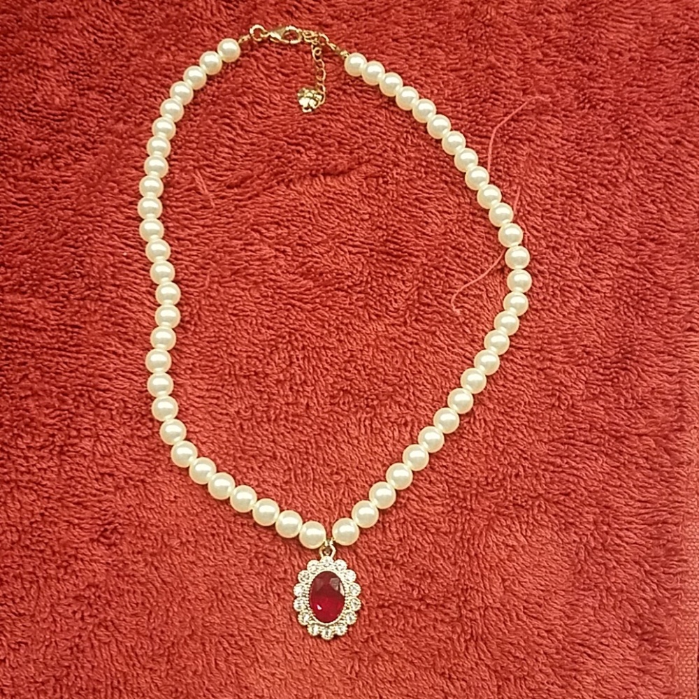 Pearl necklace with ruby pendant